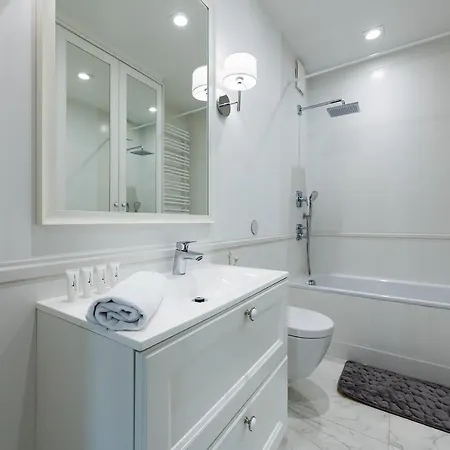 P&o Aleja Krakowska Apartman Varsó